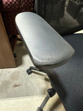Load image into Gallery viewer, HON Meshback Office Chair