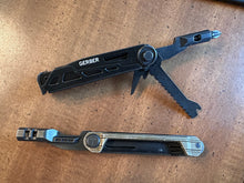 Load image into Gallery viewer, 2 Gerber Armbar Multi Tool Knives Screwdriver