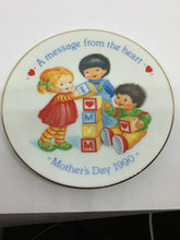 Load image into Gallery viewer, 5 Vintage Avon Collector&#39;s Plates Mother&#39;s Day 1981-1990