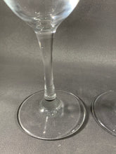 Load image into Gallery viewer, 2 Anchor Hawking Florentine Wine Glasses 8.5 OZ