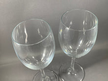 Load image into Gallery viewer, 2 Anchor Hawking Florentine Wine Glasses 8.5 OZ