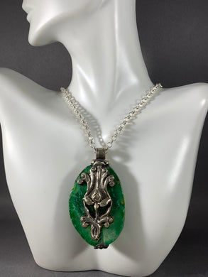 Tibetan Necklace Green Agate Gemstone Pendant Metal Repousse 21 Inch