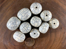 Load image into Gallery viewer, 10 Tibetan White Copal Crackle Beads Looks Like Stone Veining